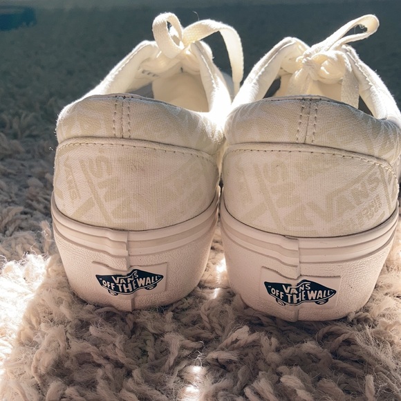 Vans - Picture 6 of 9